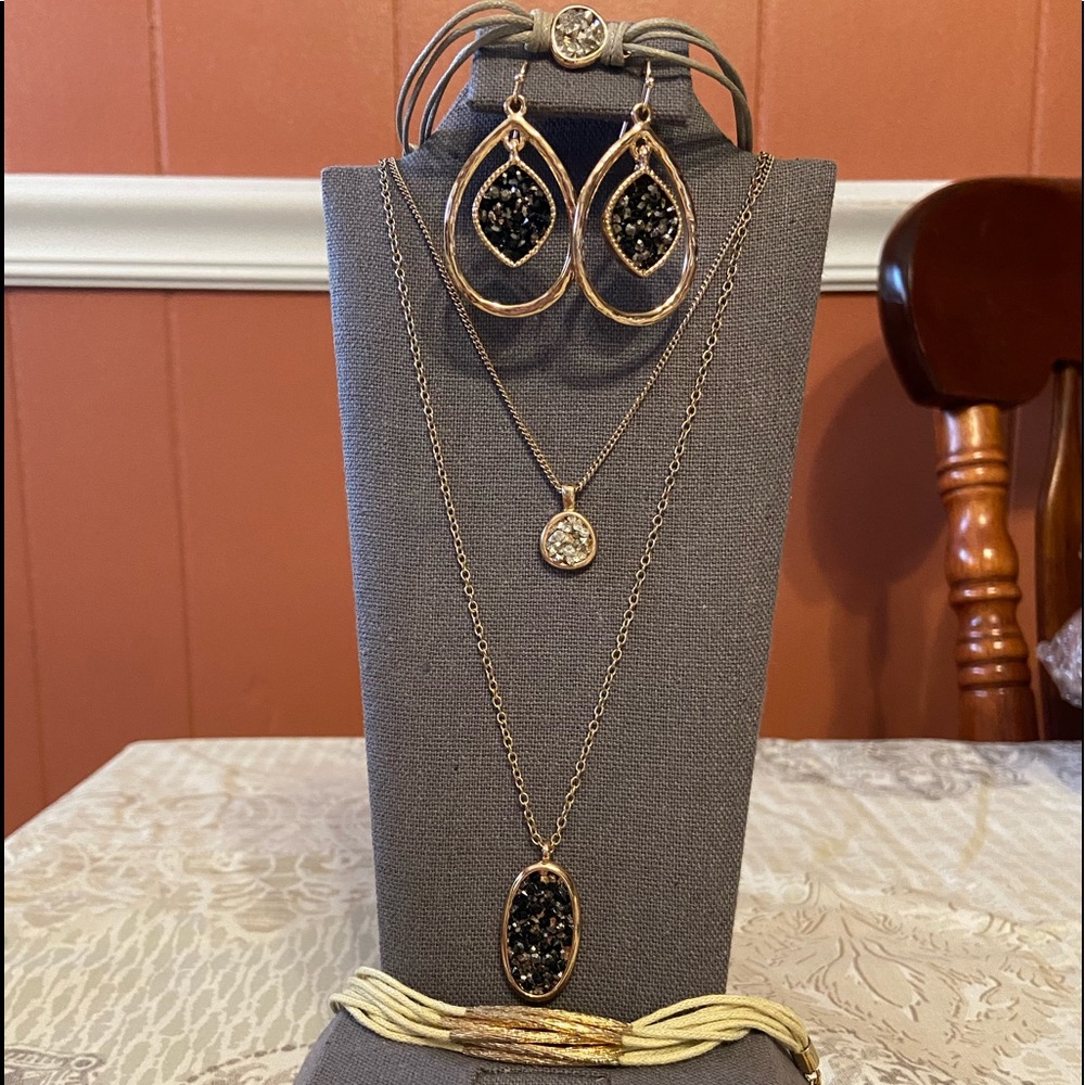 Layered neclace, 2 bracelets & pierced earrings.